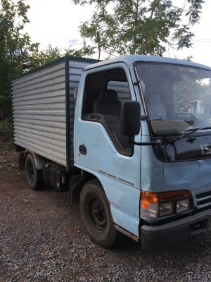 ISUZU NKR  4 ล้อ รถห้างแท้ เครื่อง 88 แรง สภาพพร้อมใช้  โทร 0892121146