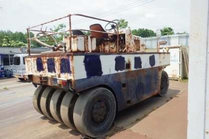 เปิดรับจอง สินค้ากำลังเดินทาง (จองก่อนถึงเมืองไทยราคาพิเศษสุดๆแน่นอนครับ) Tile roller Sakai 5309 รถบดล้อยาง 9 ล้อ FROM JAPAN สภาพพร้อมใช้งาน สนใจติดต่อ 095-7467778 LINE 095-7467778