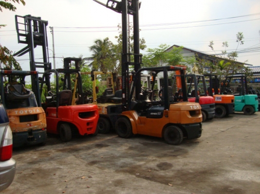 +++ ขายเสาโฟล์คลิฟท์  6  เมตร  3  ท่อน  ขนาด  1.8 ตัน , 2.5  ตัน , 3.0  ตัน  และตัวหนีบกระดาษ  และ  โฟล์คลิฟท์หลายคันครับ