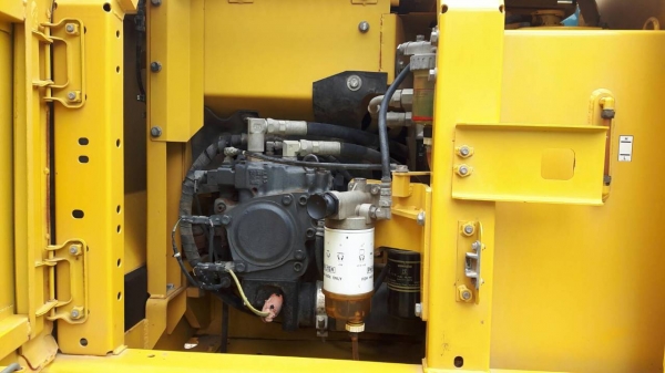 ขายรถแบคโฮ KOMATSU PC130-8 ไมล์ 7438 ชม.ราคา 1700000