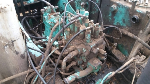 แยกแล้วคับชิ้นส่วนรถแมคโค SK-200-5ใครต้องการหัวเก๋ง แพคอลโทล ออยหม้อนํ้า เครื่อง สนใจรีบนะคับ