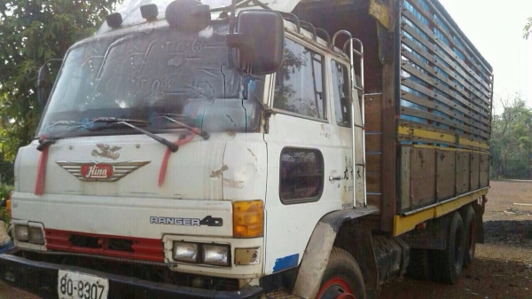 ขายด่วน  สิบล้อเพลาเดียว  hino  kt925  เครื่อง  ho7c  สภาพดี  พร้อมใช้งาน  เอกสารพร้อม