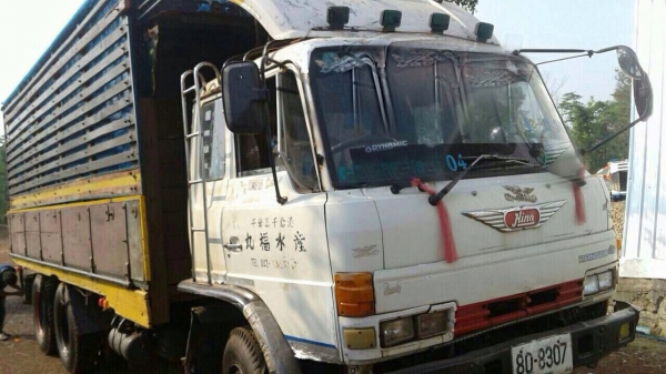 ขายด่วน  สิบล้อเพลาเดียว  hino  kt925  เครื่อง  ho7c  สภาพดี  พร้อมใช้งาน  เอกสารพร้อม