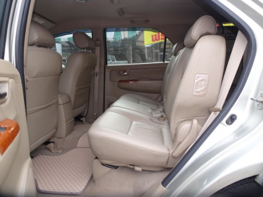 TOYOTA FORTUNER 3.0 V 2WD AT ปี 2010