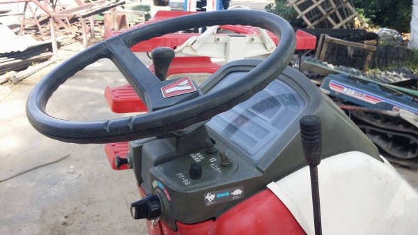 รถดำนานั่งขับ YANMAR รุ่น RR500 เก่าญี่ปุ่น  ดำนา 5 แถว  สภาพสวย เครื่องยนต์ติดง่าย สภาพสวยพร้อมใช้งาน