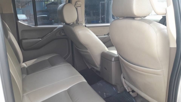 รถกระยะ4ประตู Nissan Navara  ปี10 เกียร์ธรรมดา มือเดียว. สภาพสวย บางเดิม ราคา 320,000 บ. จัดแนนซ์ได้ 350,000 บ.