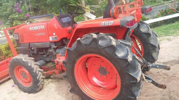 ขายรถไถ KUBOTA L3408 อุปกรณ์ ดันหน้า โรตารี่ สภาพพร้อมใช้งาน เอกสารพร้อมโอน สนใจโทร 090-8588220คุณนะ 093-3258446คุณบิว หรือเข้าดูสินค้าอื่นๆได้ที่ www.narong2truck.com หรือ www.truck.in.th/498 หรือเพจFacebook ณรงค์ ซื้อขายรถมือสอง (เว็บไซต์ส่วนตัว) หรือFa