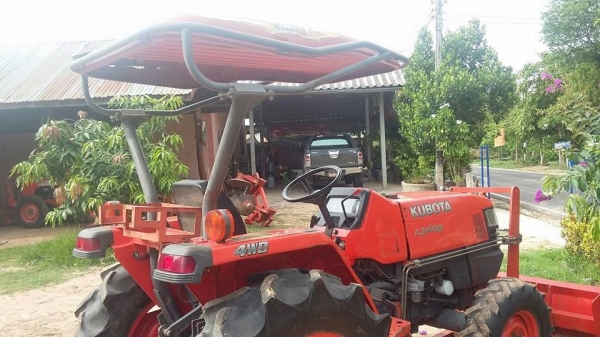 ขายรถไถ KUBOTA L3408 อุปกรณ์ ดันหน้า โรตารี่ สภาพพร้อมใช้งาน เอกสารพร้อมโอน สนใจโทร 090-8588220คุณนะ 093-3258446คุณบิว หรือเข้าดูสินค้าอื่นๆได้ที่ www.narong2truck.com หรือ www.truck.in.th/498 หรือเพจFacebook ณรงค์ ซื้อขายรถมือสอง (เว็บไซต์ส่วนตัว) หรือFa