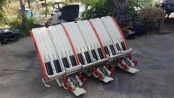 รถดำนานั่งขับ KUBOTA รุ่น S1-600R เก่าญี่ปุ่น  ดำนา 6 แถว สภาพสวย เครื่องยนต์ติดง่าย สภาพพร้อมใช้งาน