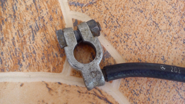 ขั้วแบตเตอรี่ ขั้วลบ ของรถBENZ