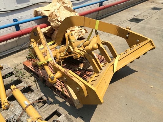 ถึงไทยแล้วครับ 140H#APM01671 ปี2004 18,594ชม.รวมติดScarifierมือ1 ถึงไทยแล้วครับ 140H#APM01671 ปี2004 18,594ชม.รวมติดScarifierมือ1