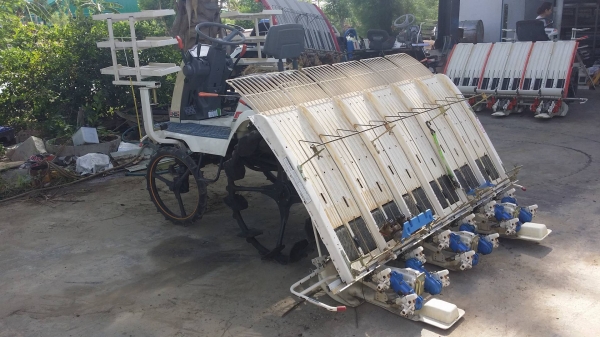 รถดำนานั่งขับ ISEKI  รุ่น PA600HD เก่าญี่ปุ่น  ดำนา 6 แถว สภาพสวย เครื่องยนต์ติดง่าย สภาพสวยพร้อมใช้งาน