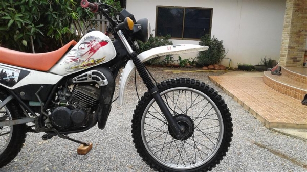 ขาย DT175 ตัวนอกทะเบียนโอนขนส่งภาษีขาดเครื่องดีคันสตาร์ทคันเกียร์ไม่มีเชื่อมตัวหายากน่าสะสม