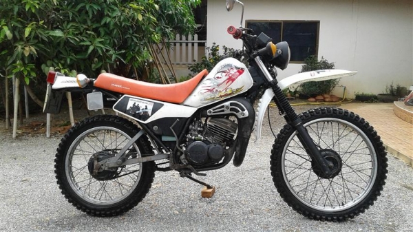 ขาย DT175 ตัวนอกทะเบียนโอนขนส่งภาษีขาดเครื่องดีคันสตาร์ทคันเกียร์ไม่มีเชื่อมตัวหายากน่าสะสม