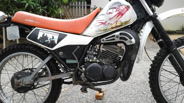 ขาย DT175 ตัวนอกทะเบียนโอนขนส่งภาษีขาดเครื่องดีคันสตาร์ทคันเกียร์ไม่มีเชื่อมตัวหายากน่าสะสม