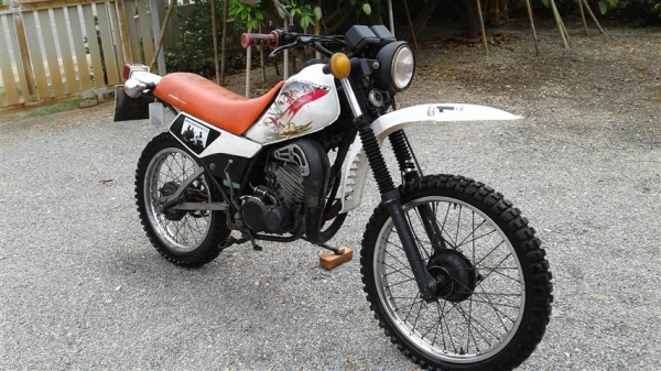 ขาย DT175 ตัวนอกทะเบียนโอนขนส่งภาษีขาดเครื่องดีคันสตาร์ทคันเกียร์ไม่มีเชื่อมตัวหายากน่าสะสม