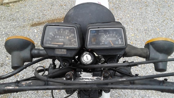 ขาย DT175 ตัวนอกทะเบียนโอนขนส่งภาษีขาดเครื่องดีคันสตาร์ทคันเกียร์ไม่มีเชื่อมตัวหายากน่าสะสม