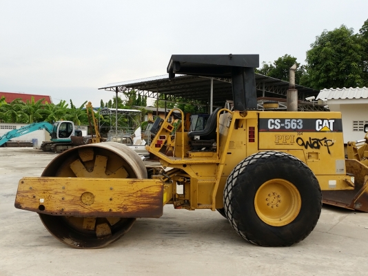 ขายรถบดบดอัดสั่นสะเทือนตัวบดหน้าเรียบ CATERPILLAR CS-563 นำเข้าจากประเทศอเมริกาแท้ 100\% สภาพสวย ไม่