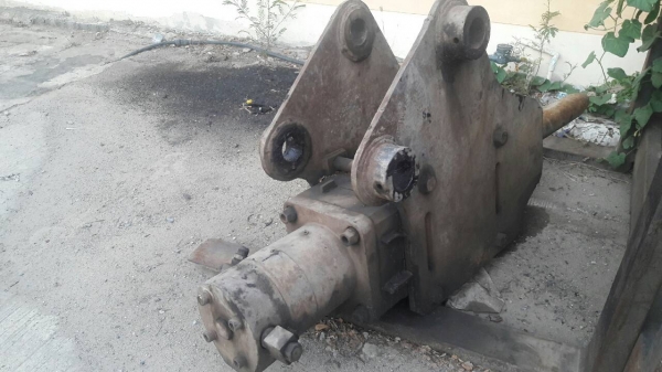 ขายตามสภาพ ราคาถูกครับ หัวเจาะ หัวกระแทก เบรคเกอร์ สำหรับรถขุดแบคโฮ ขนาดใหญ่ PC 200