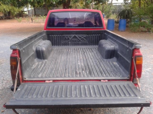 กระบะแค็ปเครื่องฝาแดง