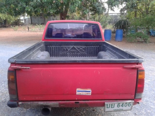 กระบะแค็ปเครื่องฝาแดง