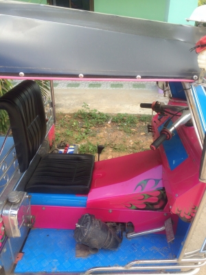 ขายตุ๊กๆ