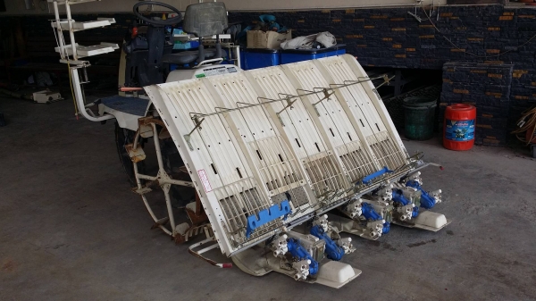 รถดำนานั่งขับ ISEKI  รุ่น PA500D-W เก่าญี่ปุ่น  ดำนา 5 แถว สภาพสวย เครื่องยนต์ติดง่าย