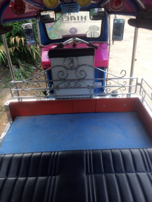 ขายตุ๊กๆ