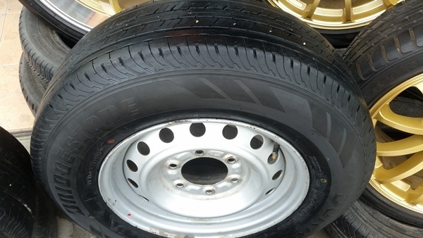 ขายล้อกะทะ15 6รู ยาง215/70/15  4 ล้อ4000