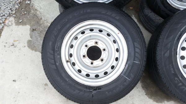 ขายล้อกะทะ15 6รู ยาง215/70/15  4 ล้อ4000