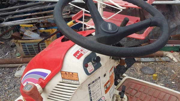 รถดำนานั่งขับ YANMAR รุ่น Pe-4 เก่าญี่ปุ่น  ดำนา 4 แถว สภาพสวย เครื่องยนต์ติดง่าย สภาพสวยพร้อมใช้งาน