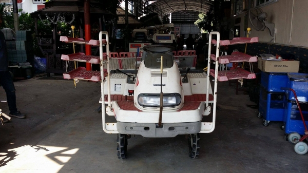 รถดำนานั่งขับ YANMAR รุ่น RR5 เก่าญี่ปุ่น  ดำนา 5 แถว สภาพสวย เครื่องยนต์ติดง่าย สภาพสวยพร้อมใช้งาน