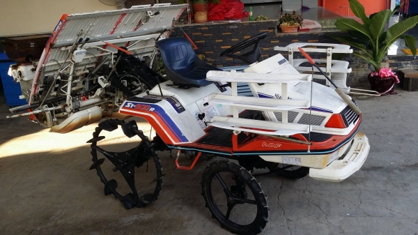 รถปลูกข้าวนั่งขับ KUBOTA รุ่น S1-500R เก่าญี่ปุ่น พร้อมกล่องหยอดปุ๋ยด้านท้าย ดำนา 5 แถว สภาพสวย