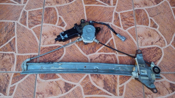 รางกระจกไฟฟ้าหน้า ข้างซ้าย TOYOTA CORONA ST190