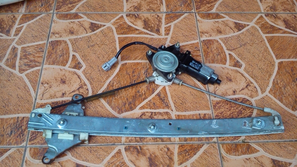 รางกระจกไฟฟ้าหน้า ข้างซ้าย TOYOTA CORONA ST190