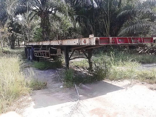 ขายหาง พื้นเรียบ สามมิต 2 เพลา.  ปี 46.     สนใจติดต่อ  081 - 6079515