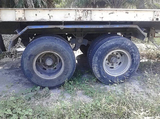 ขายหาง พื้นเรียบ สามมิต 2 เพลา.  ปี 46.     สนใจติดต่อ  081 - 6079515