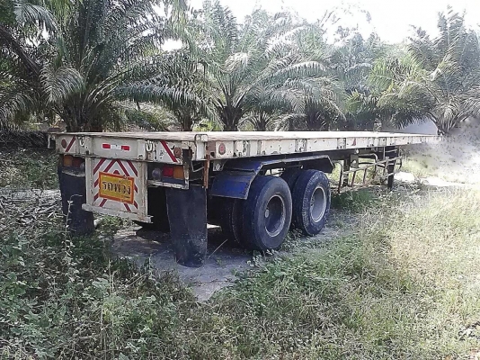 ขายหาง พื้นเรียบ สามมิต 2 เพลา.  ปี 46.     สนใจติดต่อ  081 - 6079515