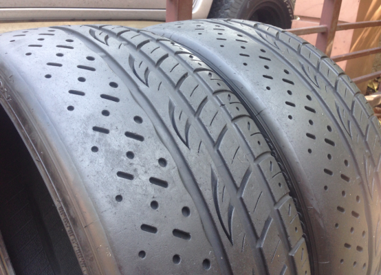 ยาง Syron 225 35 19 ปี12 ดอกเยอะ ไม่มีปะ ราคาไม่แพง