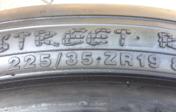 ยาง Syron 225 35 19 ปี12 ดอกเยอะ ไม่มีปะ ราคาไม่แพง