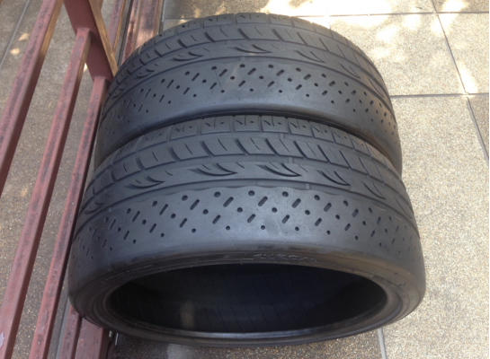 ยาง Syron 225 35 19 ปี12 ดอกเยอะ ไม่มีปะ ราคาไม่แพง