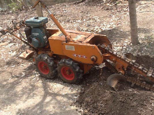 รถขุดร่อง เก่าญี่ปุ่น