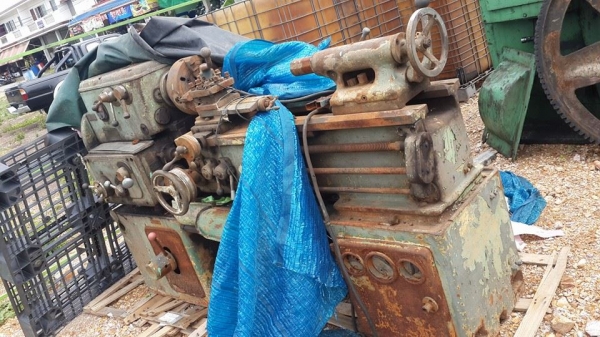 ขายครับขายเครื่องกลึง 5 ฟุต moscow สภาพ ปลดระวาง ตากแดดไว้ ขายตามสภาพ 40000 บาท 0814583376 เอก ปทุม