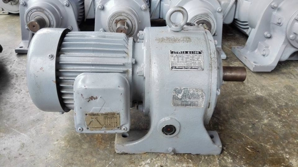 ** ขายแล้วครับ!! ** มอเตอร์เกียร์ Mitsubishi Cyclo Drive 1 HP 380V ทด 1:30 เพลาออก 50 RPM สดใหม่วิ่งเงียบพร้อมใช้งาน!!
