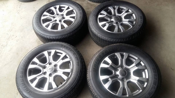 ขายล้อแม็กป้ายแดง ranger 18" ยางปี16 สนใจติดต่อ ตาเล็ก ล้อและยางครับ 081-3747940