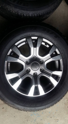 ขายล้อแม็กป้ายแดง ranger 18" ยางปี16 สนใจติดต่อ ตาเล็ก ล้อและยางครับ 081-3747940