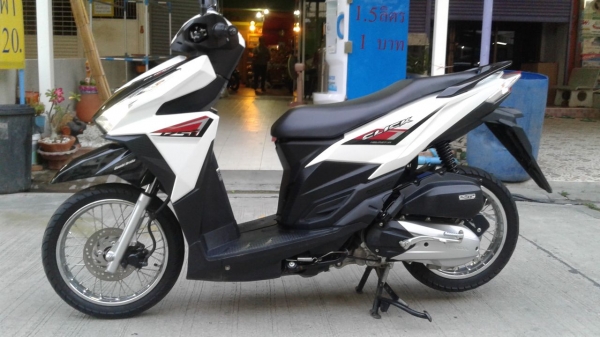 ขาย Honda New Click 125iรถ(รถ5เดือน)สีขาวดำ 39,000บาท ลดได้ครับ ขาย Honda New Click 125iรถ(รถ5เดือน)สีขาวดำ 39,000บาท ลดได้ครับ