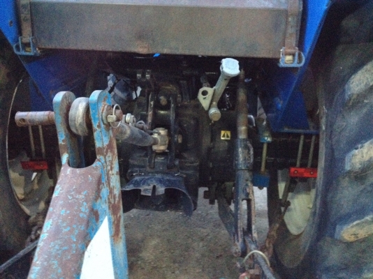 ขายรถไถ Ford ts90 เกียร์กลาง 2002