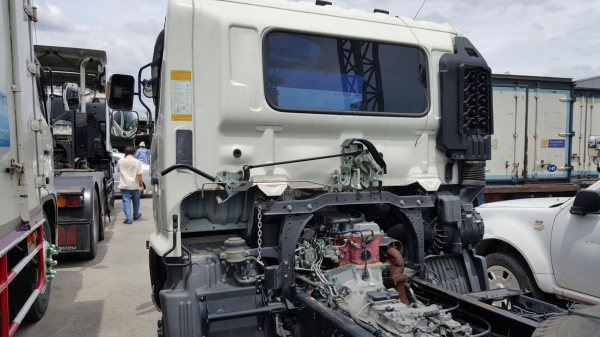 ขาย 6 ล้อ ฮีโน่ เมก้า 150 แรง ปี 57 ยาว 5.5 ม. วิ่งน้อยจัด  7,xxx  สภาพป้ายแดง  จัดแนนท์ได้ครับ สนใจติดต่อ 081-9420141  ,  081-5715326