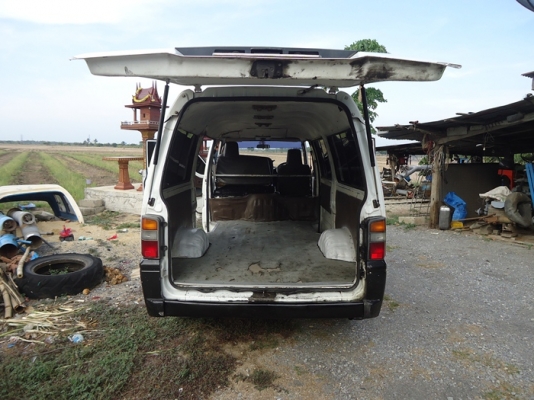 รถตู้  L 300  เครื่องเดิม ดีเซล  เครื่องดี  ไม่มีไอ สตาร์ทติดง่าย   พวงมาลัยเพาเวอร์ ประตู 2ข้าง   เอกสารพร้อมโอน